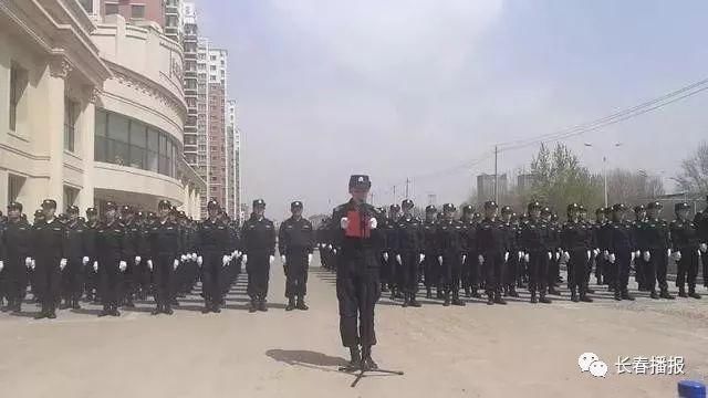 长春人乘轻轨:有些东西不能拿,有些东西得少拿