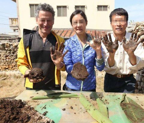 最奇葩的美食,牛粪饼!真是用牛粪做的,用油煎下