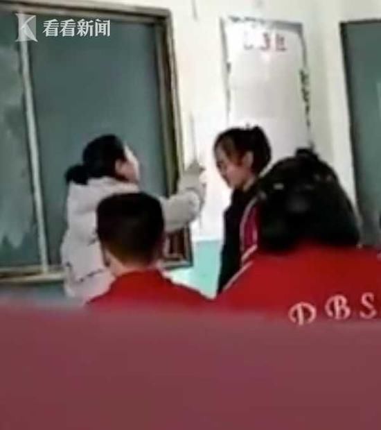 初中老师25秒内扇女学生5个耳光 官方:停职调