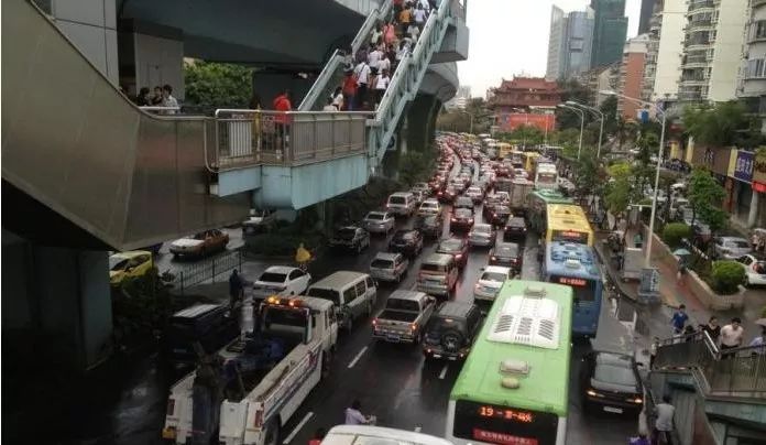 百万人撤离，厦门变“空城”!走在街头，画风是这样的...