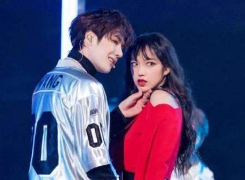 女闺蜜跟男朋友