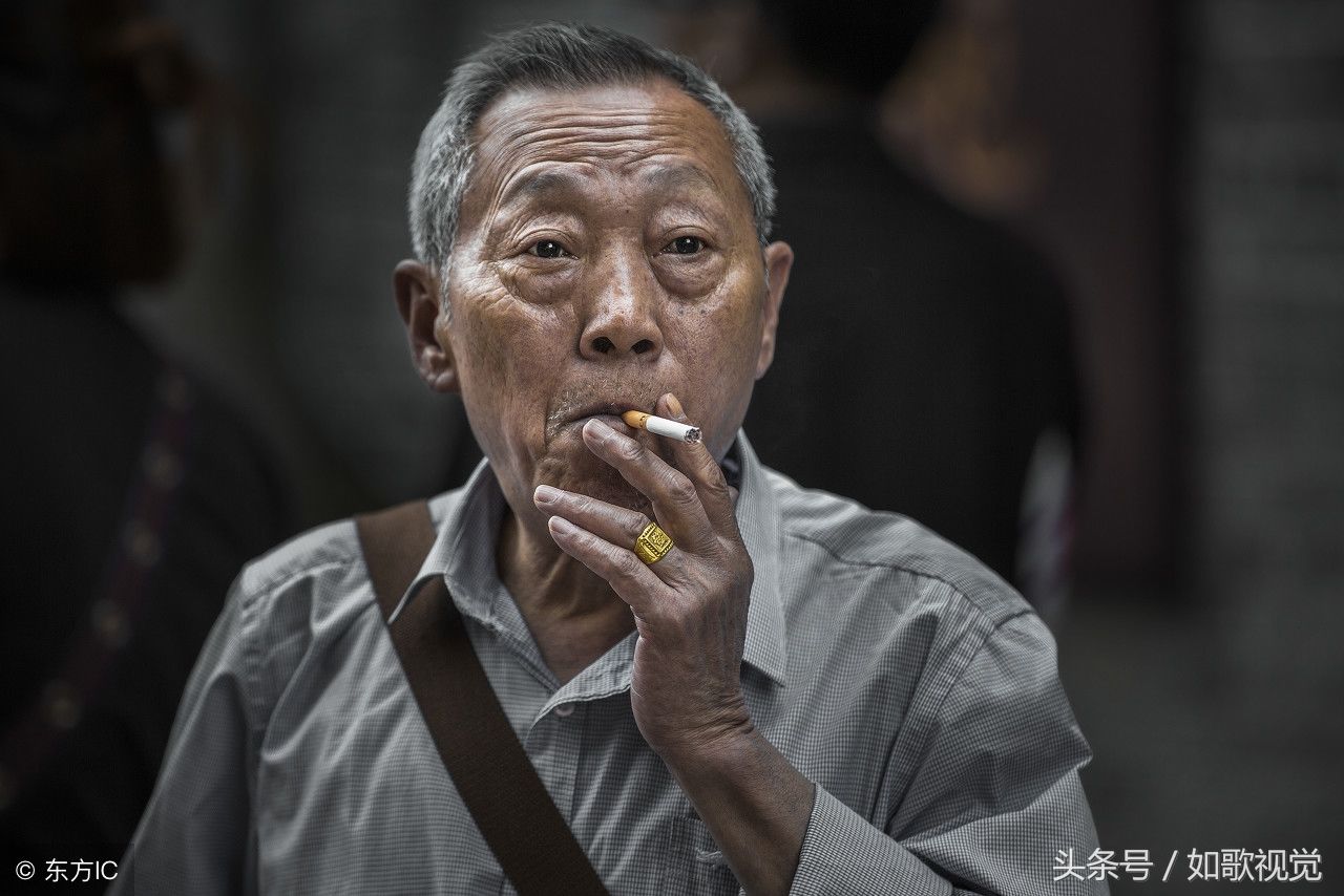 农村老人与城市老人16张对比图,环境不同,日子过得也不同
