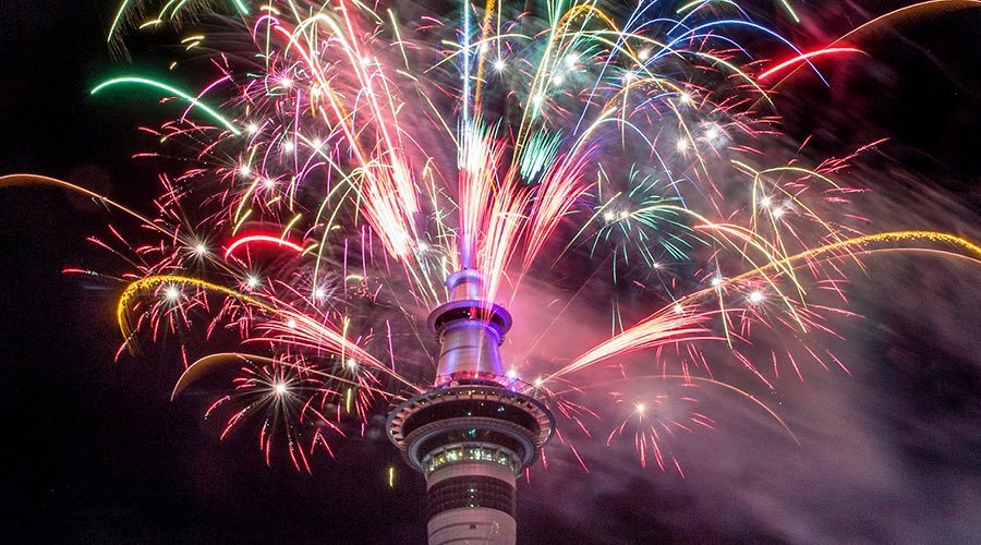 新西兰正式跨入2019年 绚丽烟花升空迎接新年