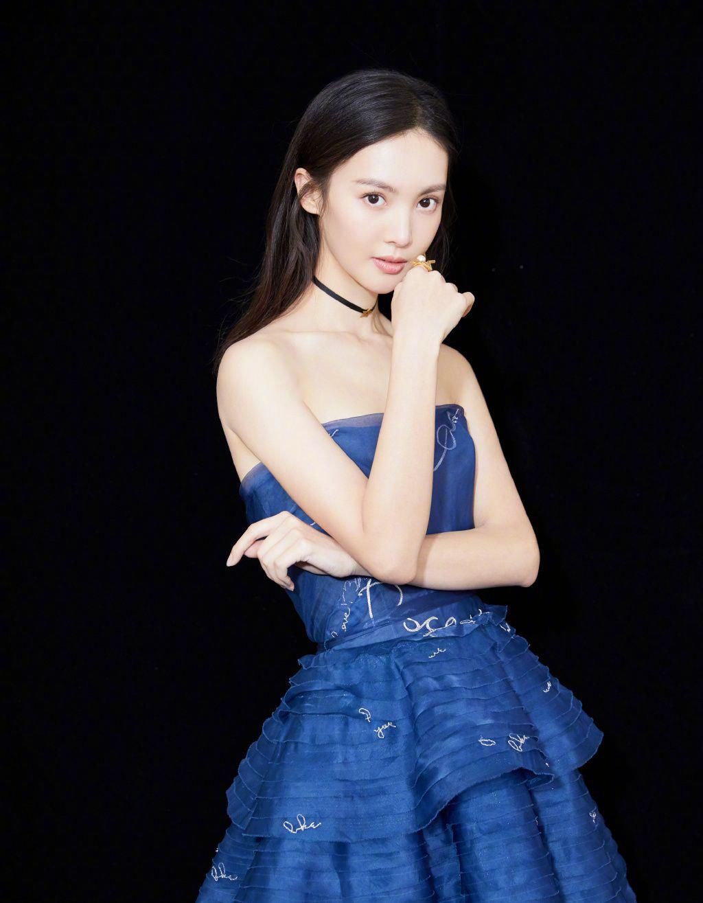 百变少女金晨,自带一股灵气,你有没有感觉到?