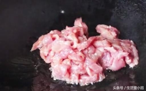 青椒炒肉是先炒肉还是炒青椒？很多人都忽略了这一步，难怪不好吃