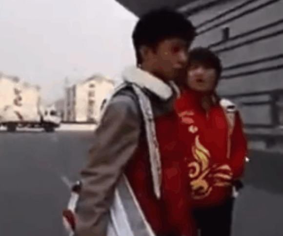 电竞初心哥全网走红!4AM天才少年孤存人设崩