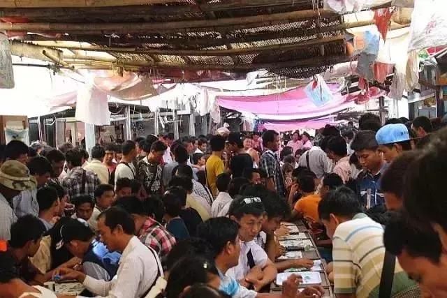 揭秘缅甸翡翠造假,央视记者探访翡翠交易市场