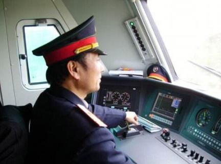 学员问:教练我如何去考火车驾驶证