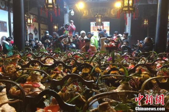 浙江淳安朱熹后裔举行“猪头祭祖” 缅怀祖先