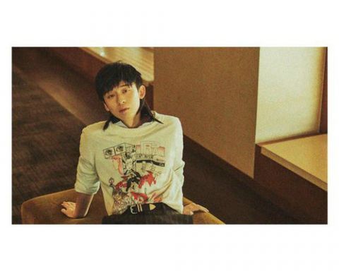 董子健时尚大片解锁新造型 复古小辫带来视觉