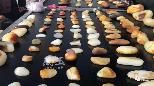 如今的籽料价格比年前涨了多少呢？我们一起来看看