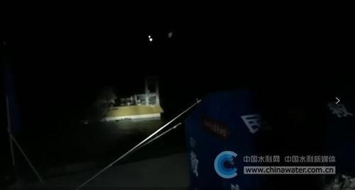 白格堰塞湖下游巴塘水文站过峰_【快资讯】