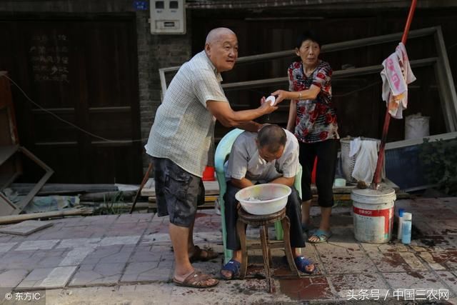 在农村分家为什么都分给了儿子 没有闺女的份？