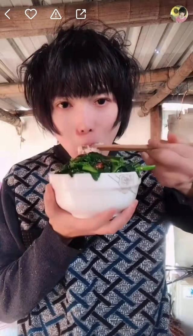 葬爱家族遗落人间的大皇子,白天美食博主,晚上