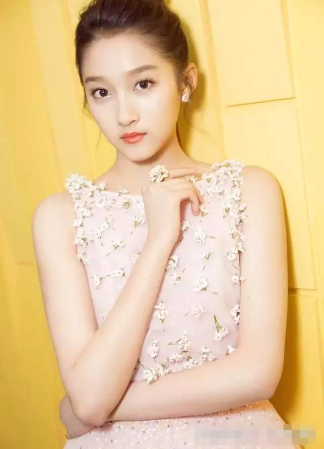 中国未整容女星最新排名，关晓彤只排第五，排名第一的居然是她!