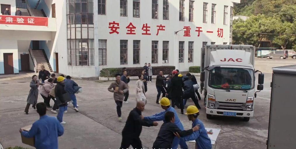 《在一起》海清饰演梅爱华，做口罩失败？女强人要遭遇多重挑战