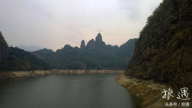 从高处俯瞰福建泰宁十里平湖：感受猫儿山公园的奇特之景