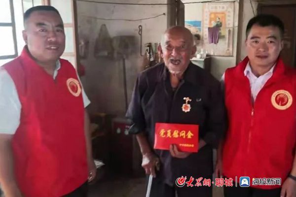 看望老党员活动报道