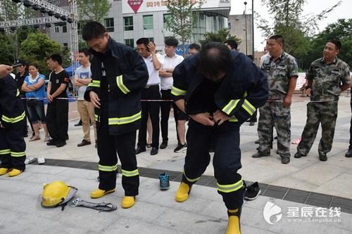 穿好消防服你需要多久?长沙县开展安全生产大