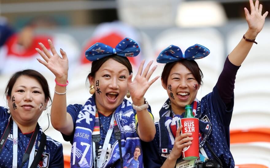 世界杯,哥伦比亚、日本两国球迷盛装现场助威