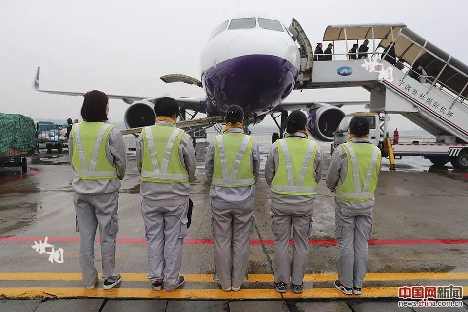 世相 | 一年收获680余次表扬的客舱美容师,自