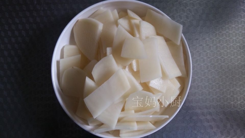 炒土豆,只多这一步,比放肉的都香,儿子自己能吃一盘