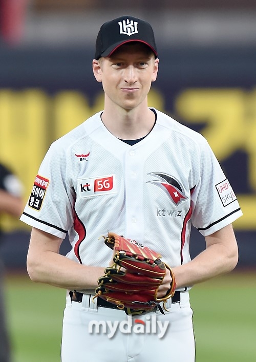 《阳光先生》外籍演员Jason亮相 为棒球比赛开