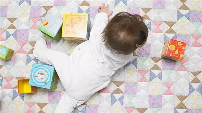 对于0-1岁的宝宝来说,什么样的玩具才合适?不