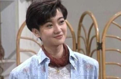 她是最令人惋惜的琼瑶女郎，与洪欣神似，和男友参观火山双双坠亡