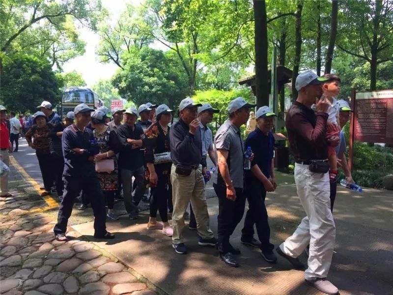 全国首个“中国气候宜居城市“迎来首个千人旅游团！