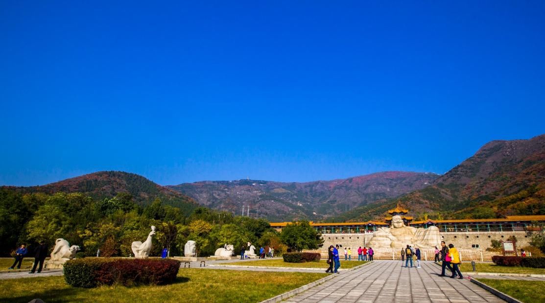 旅游风光:蟒山国家森林公园，终年葱翠，四季锦绣