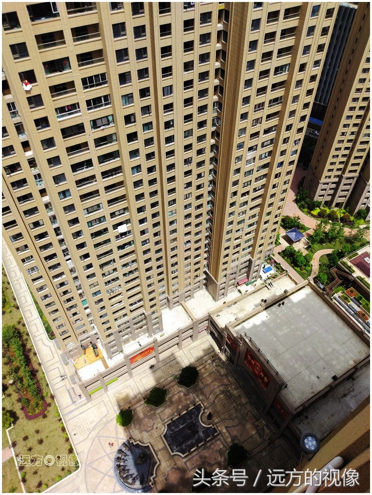 武汉硚口汉西路，地产大佬竞云集，百米住宅拔地起