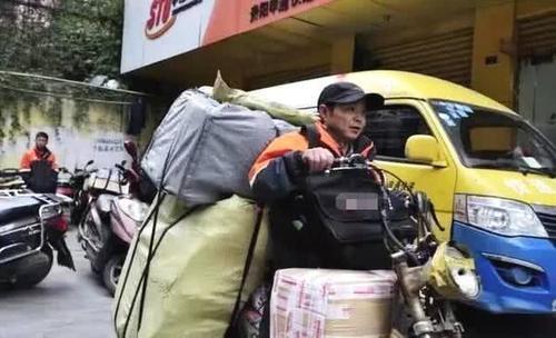 女快递员一个月送5000件,结果发工资时候让她