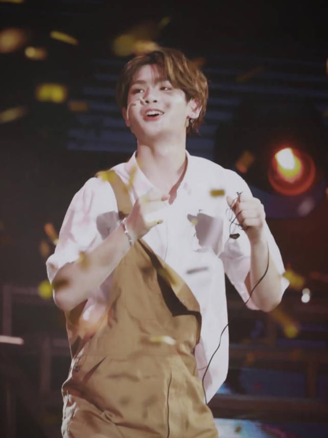 百分之九男团:Justin害羞捂脸,小鬼过生日,蔡徐