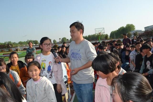 会龙镇中心学校举行国家安全日暨法制教育报告