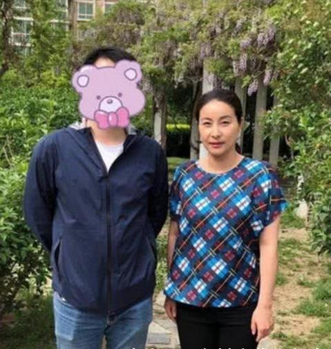 郭晶晶被曝怀三胎,霍启刚挂电话不回应,半月前