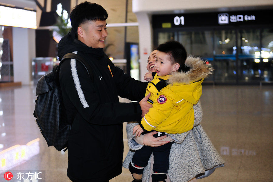 武汉卓尔机场集结 启程前往西班牙备战中超新