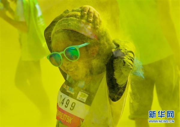 卡塔尔举办彩色跑活动 卡塔尔举办彩色跑活动