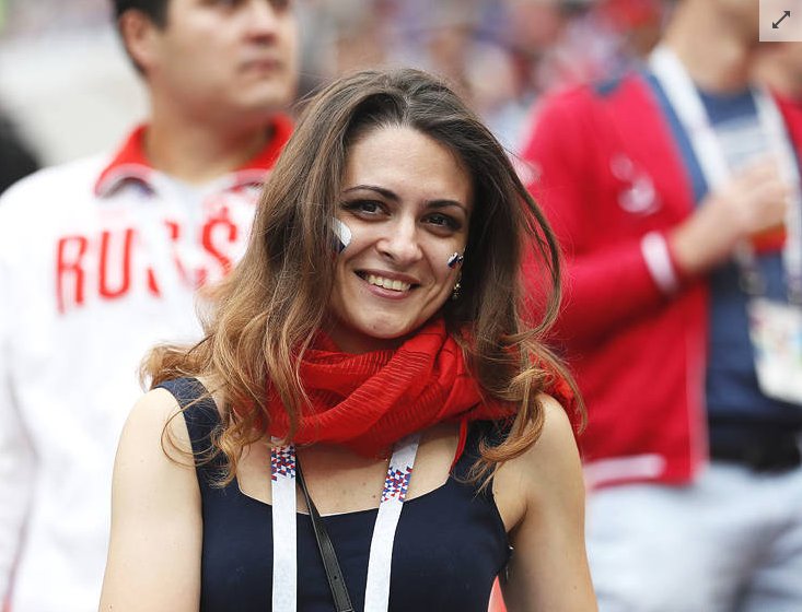 俄罗斯VS沙特:金主和美女啦啦队哪家强?