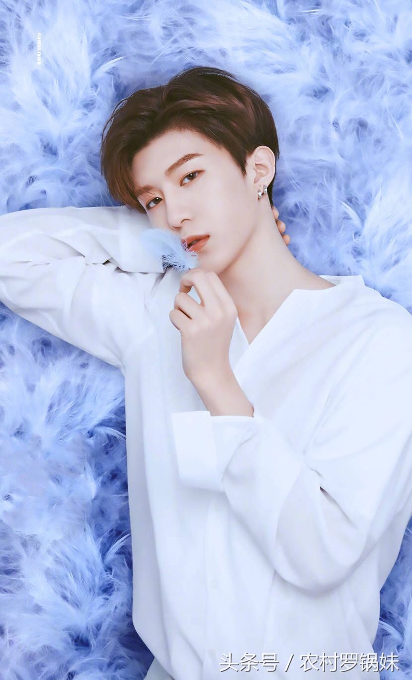 范丞丞18岁生日,李晨既不参与家庭聚餐,微博上