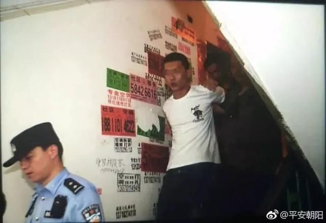 一言不合暴打路人，连累父亲也被刑拘！打架成本有多高！