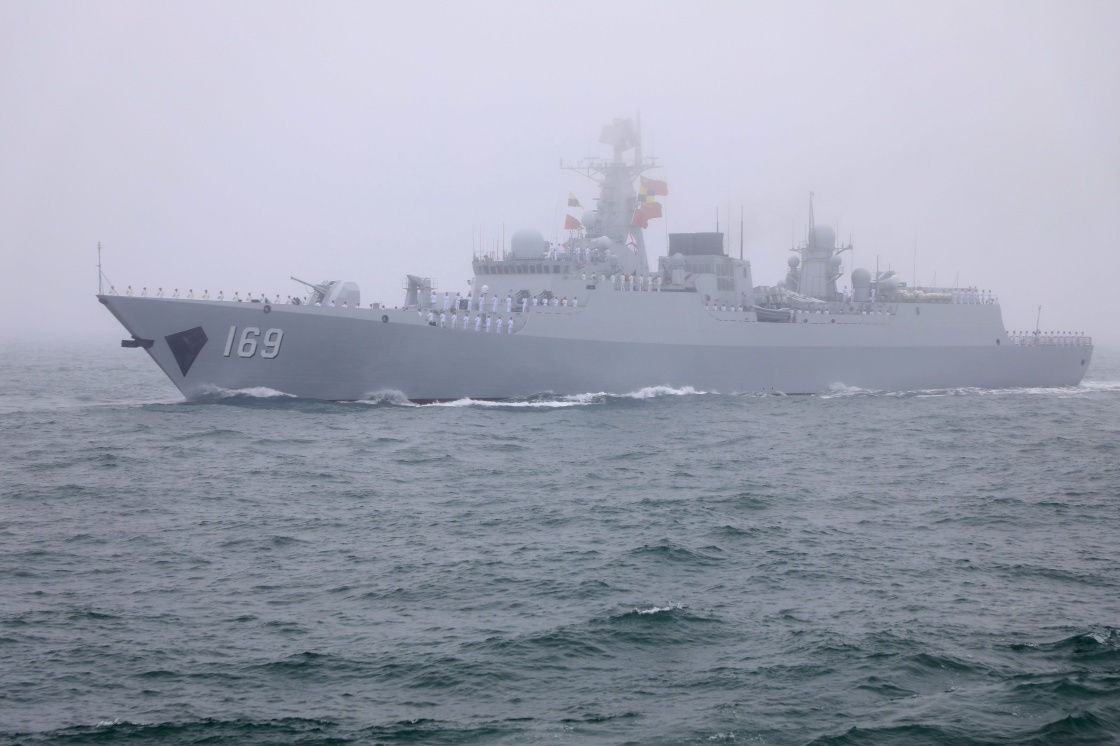 庆祝人民海军成立70周年海上阅兵活动举行