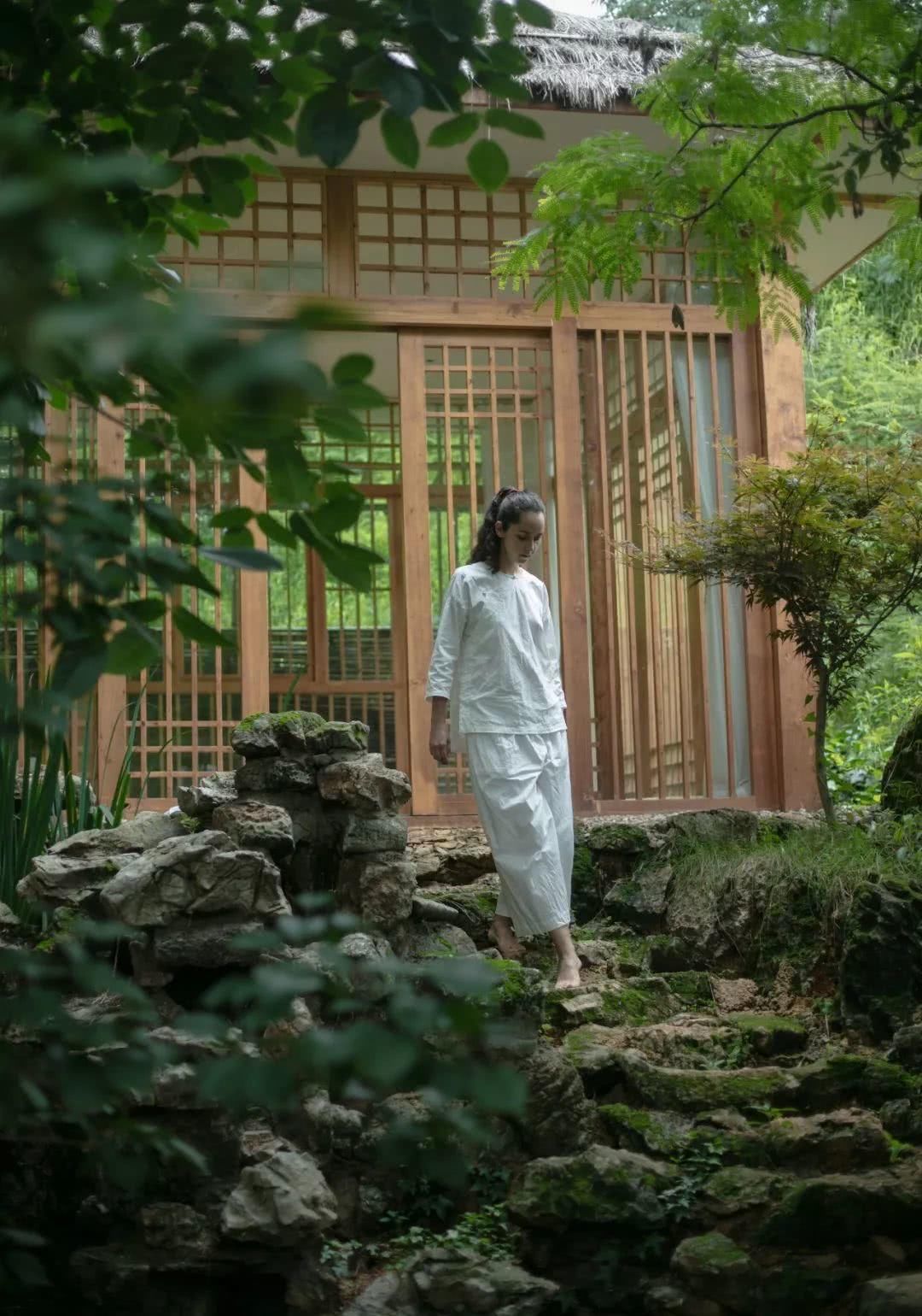 我在梨花盛开的听紫云，候你佳音！