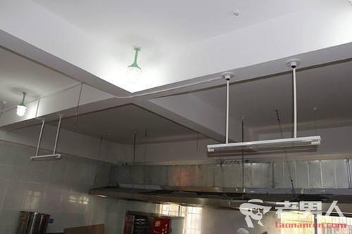 小学生被灯灼伤 因老师打开消毒紫外灯忘记关