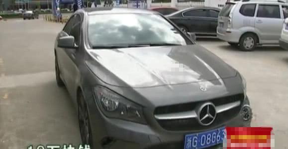 买奔驰两个月就漏油?女子索赔10万遭拒,4S店