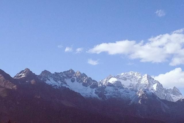 这座民宿位于玉龙雪山脚下第一村旁，是99％的游客都不知道的秘境