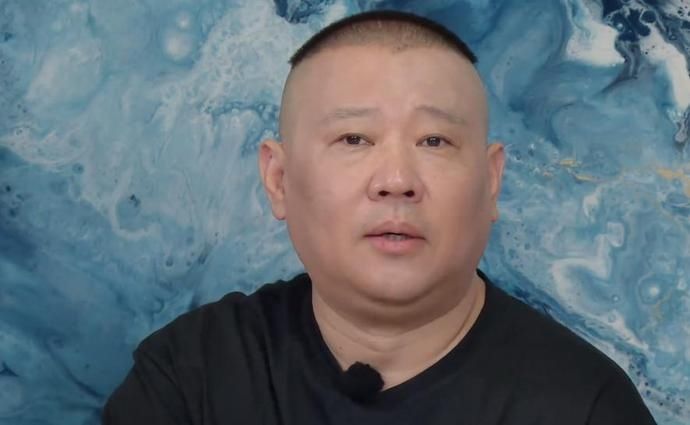 德云斗笑社秦霄贤揭秘，德云社演员红不红，郭德纲门口保安说的算