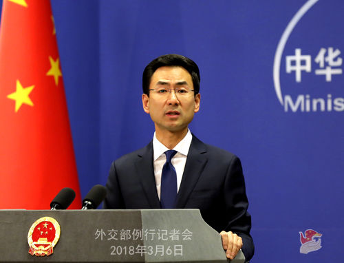 央视非裔记者就\"茅坑国家\"提问,蒂勒森表现惹美媒批评