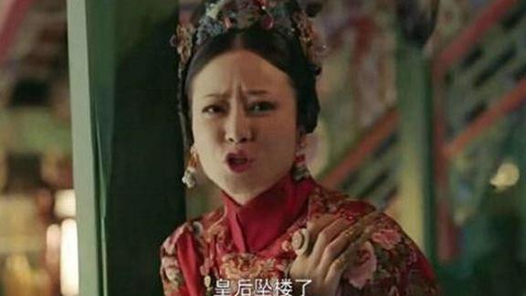 皇后坠楼流产时,明玉为何第一时间找璎珞?聪明