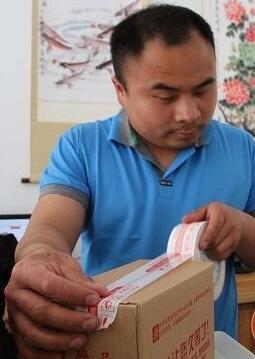 残疾小伙乐观创业,开网店年销售额达300万